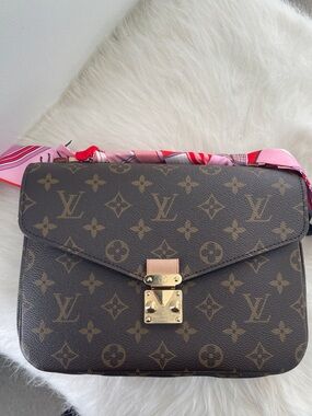Louis Vuitton Monogram Canvas Pochette Metis in Brown with Gold Hardware